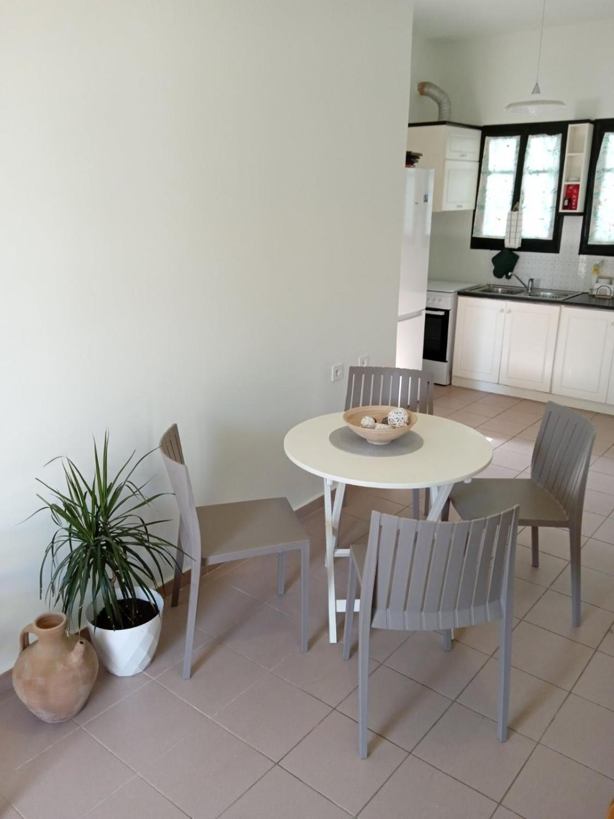 Phoeve Apt-Lovely 1-Br Rental Near The Beach Kalathas Esterno foto