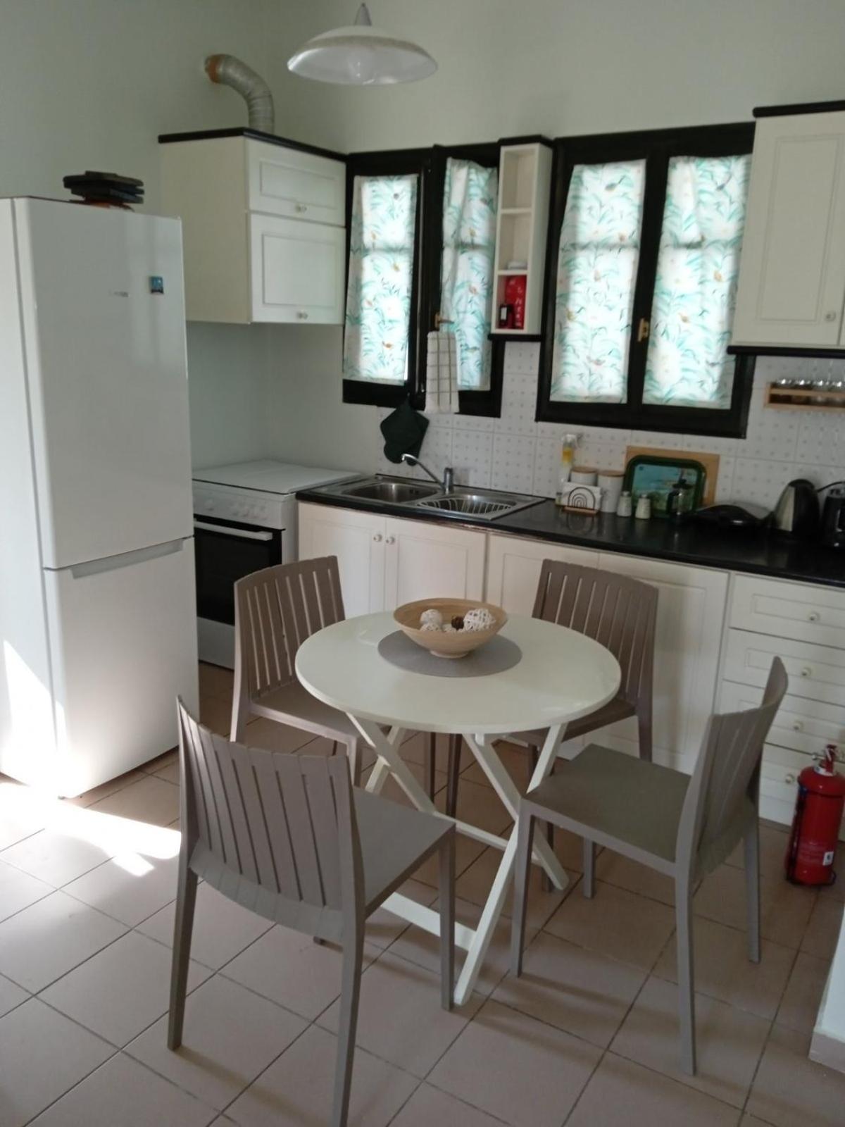 Phoeve Apt-Lovely 1-Br Rental Near The Beach Kalathas Esterno foto